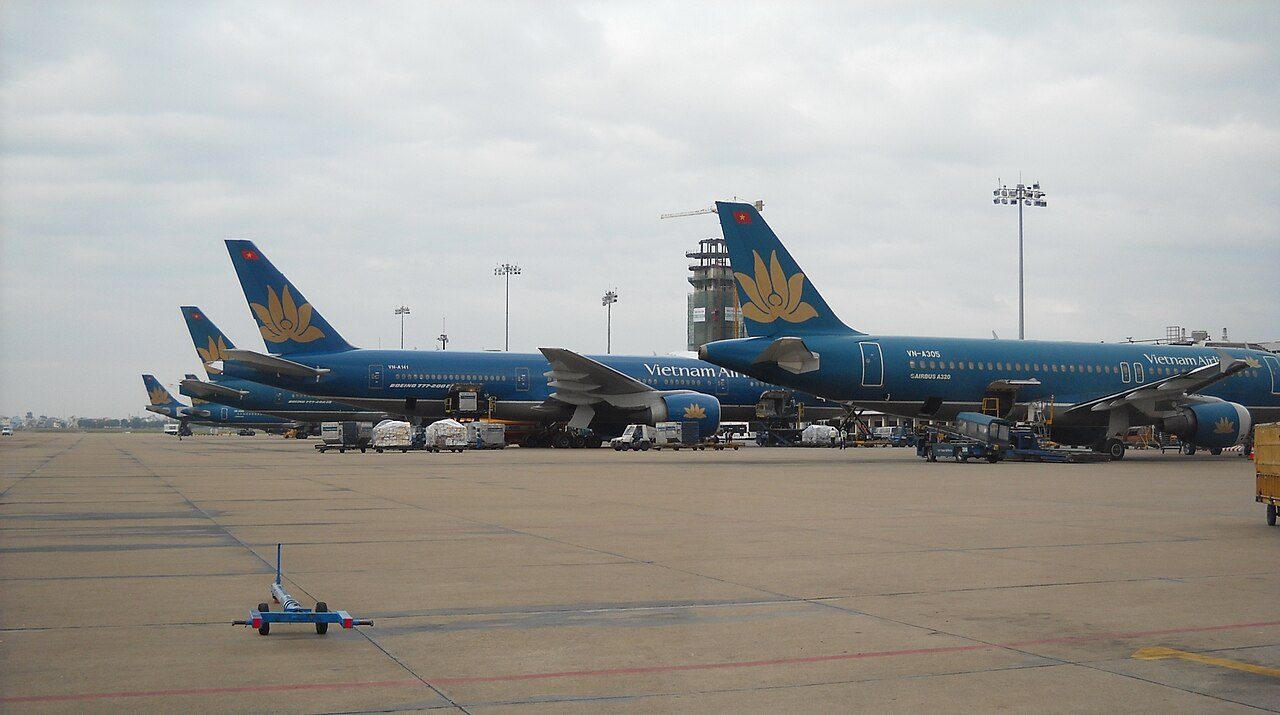 Máy bay Vietnam Airlines tại sân bay quốc tế Tân Sơn Nhất