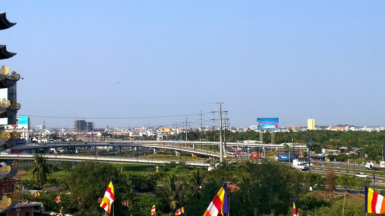 Cầu vượt tại khu vực nút giao An Phú, giao giữa Xa lộ Hà Nội và Mai Chí Thọ