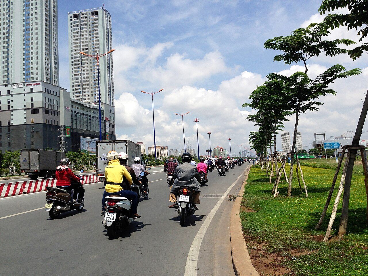 Xa lộ Hà Nội đoạn qua khu vực An Phú, Thành phố Hồ Chí Minh